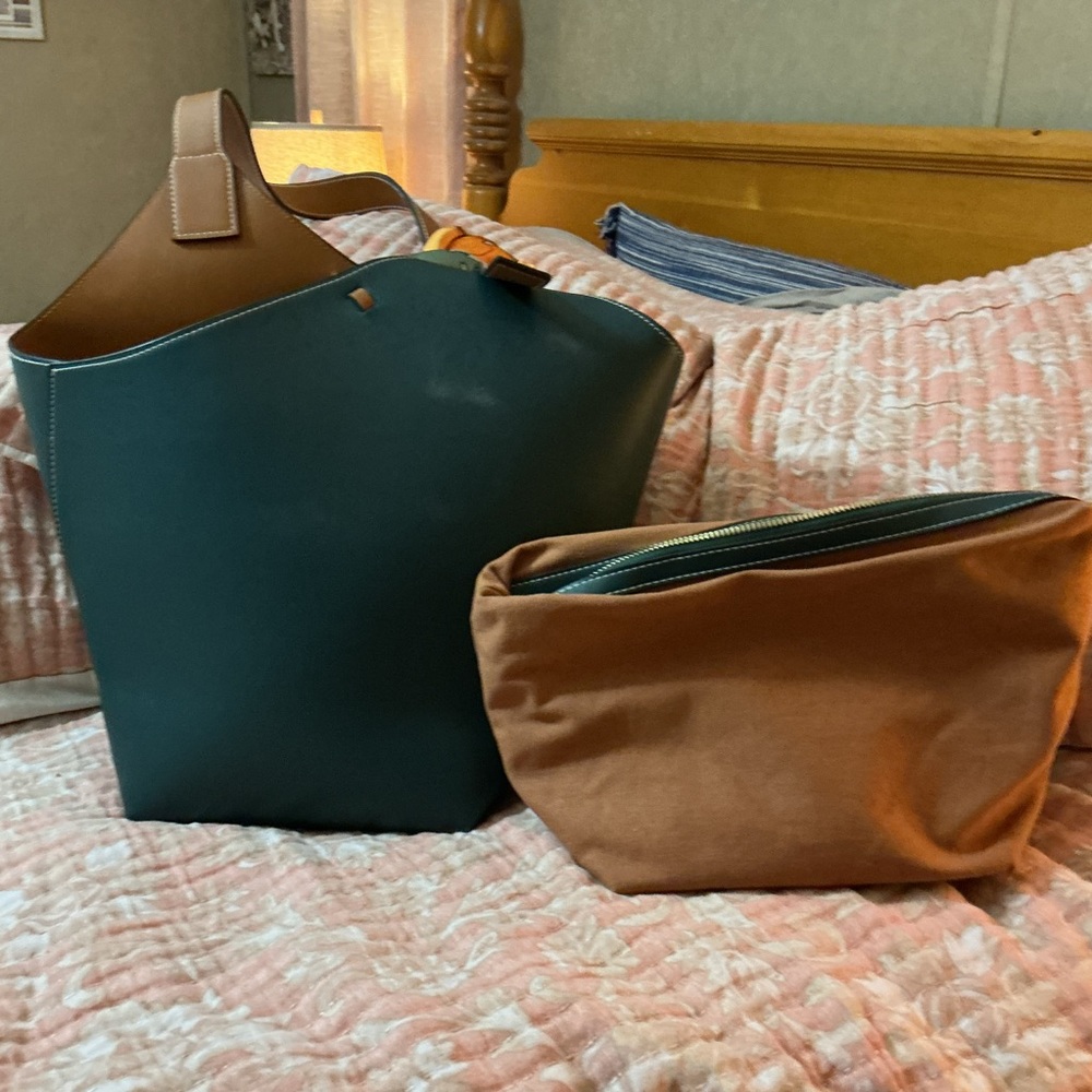 Green and Tan Tote Bag Set